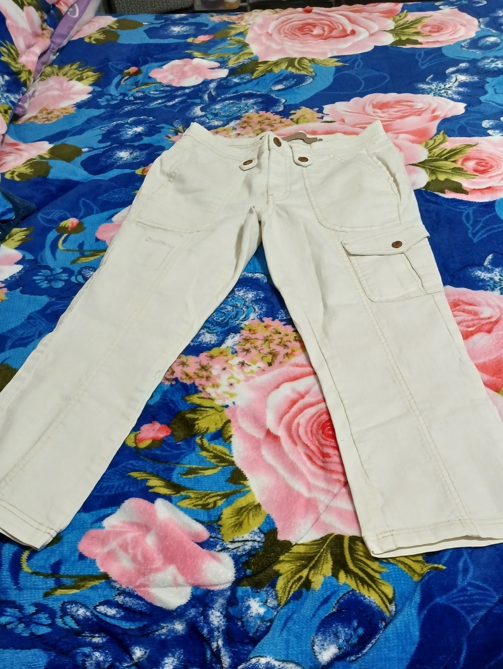 Women’s Casual Cargo Jeans — Cream Utility Style